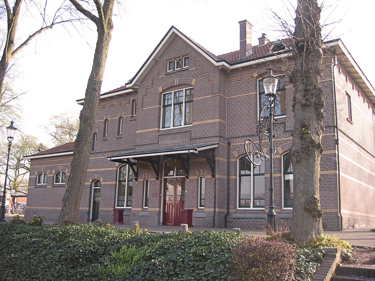 Station Lunteren