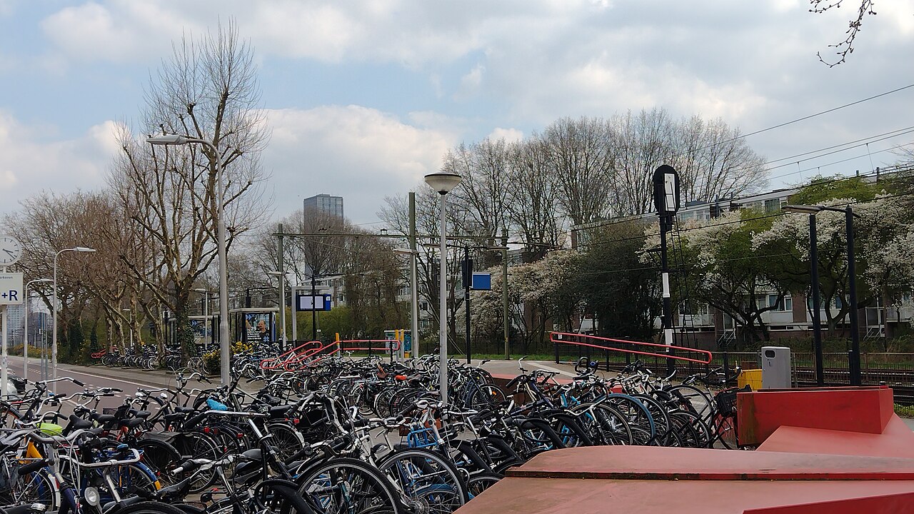 Station Tilburg Universiteit