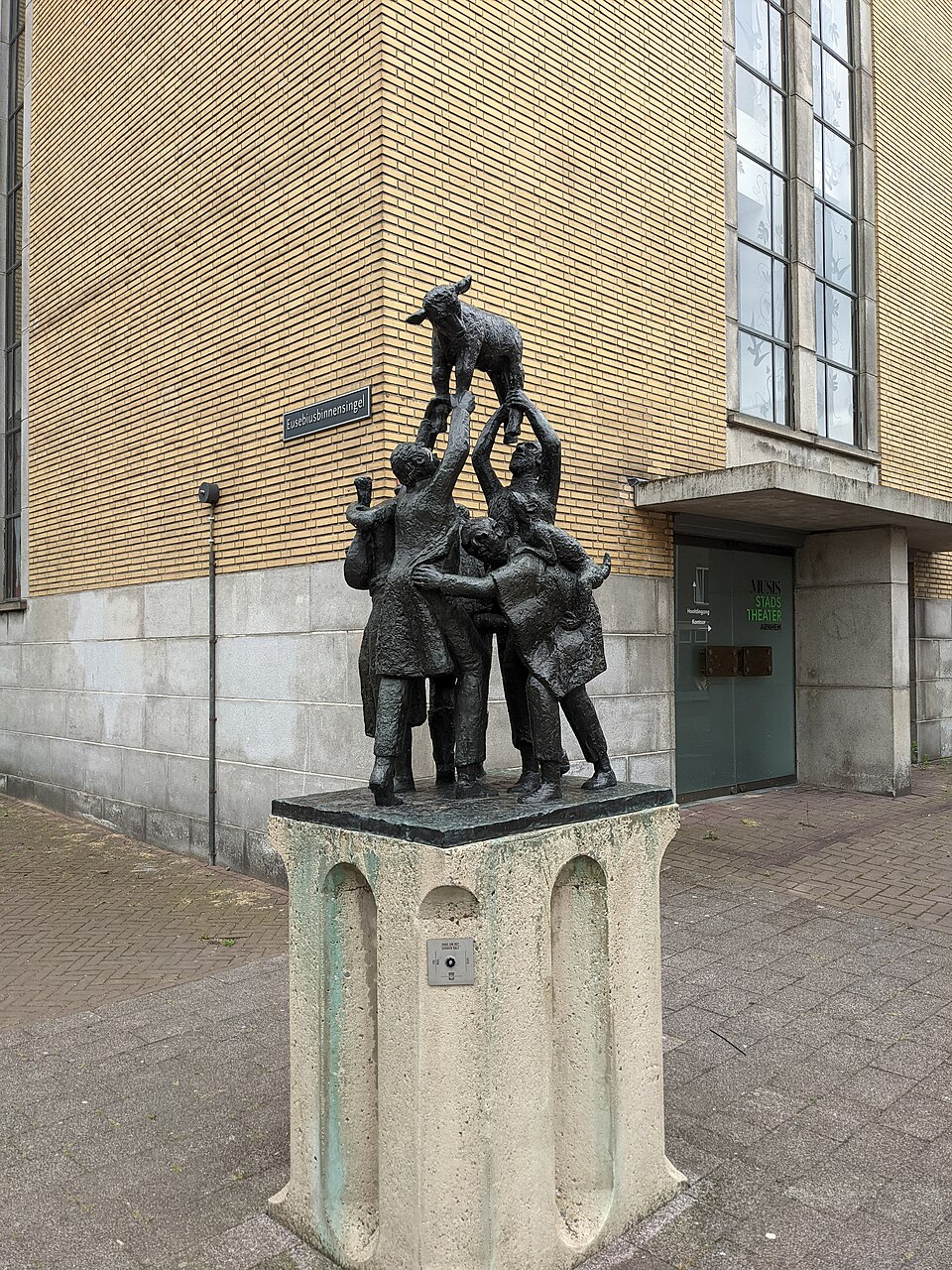 Dans om het gouden kalf