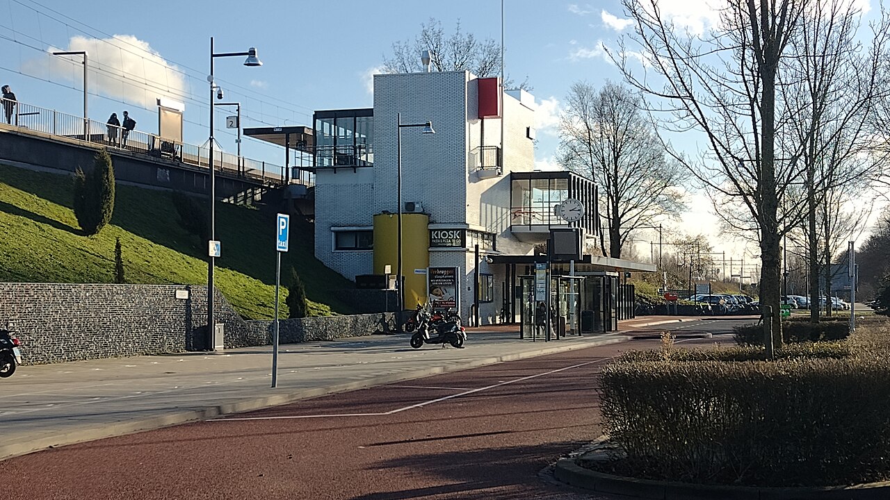 Station Zaltbommel