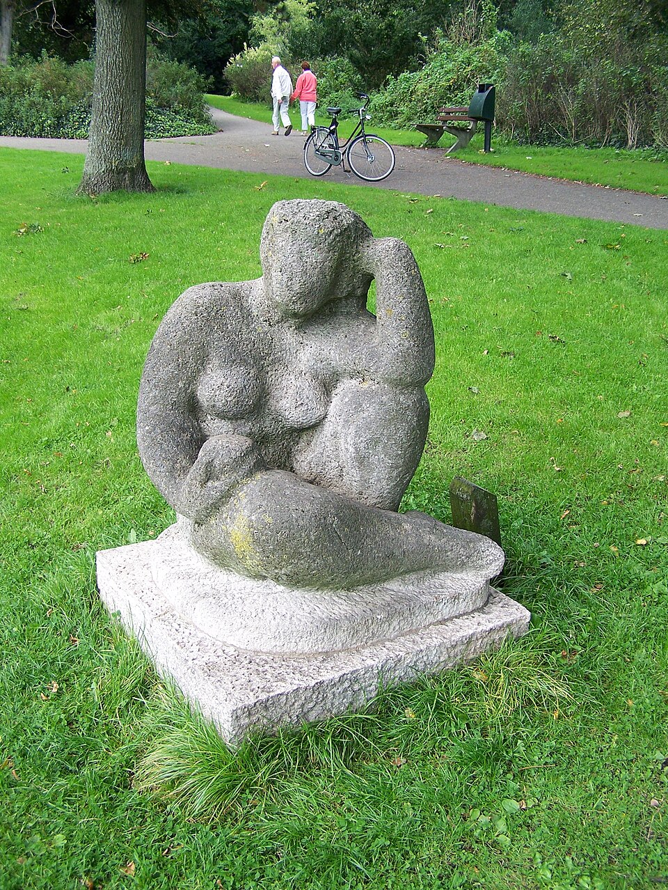 Zittende vrouw