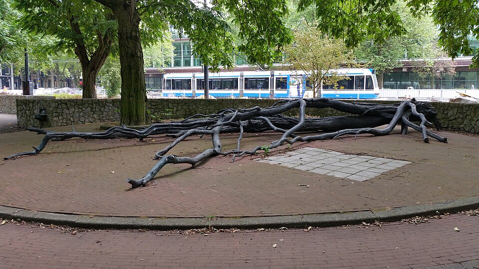 Monument Walraven van Hall