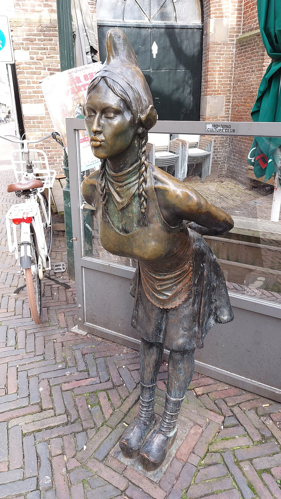 Het kussende kaasmeisje