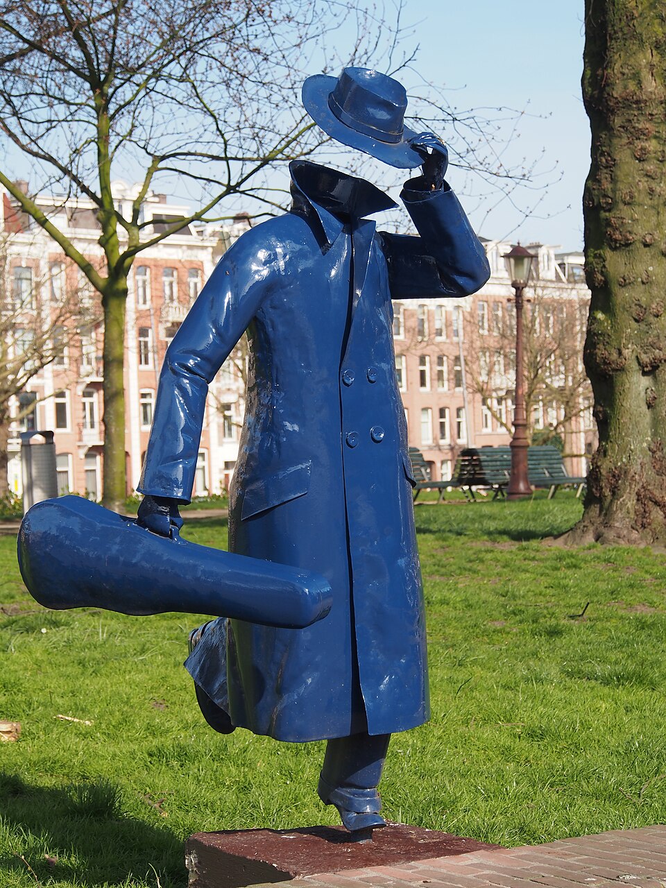Man met vioolkist